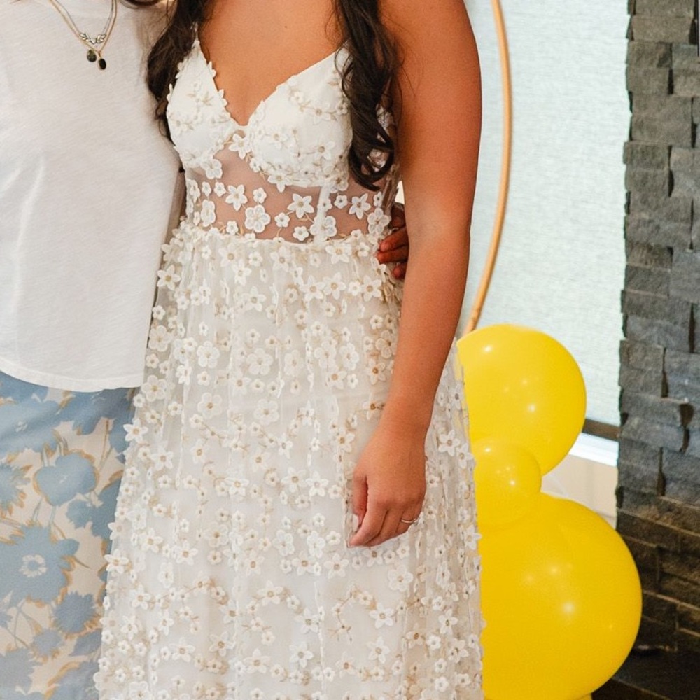 Lulu’s mesh corset floral appliqué white dress